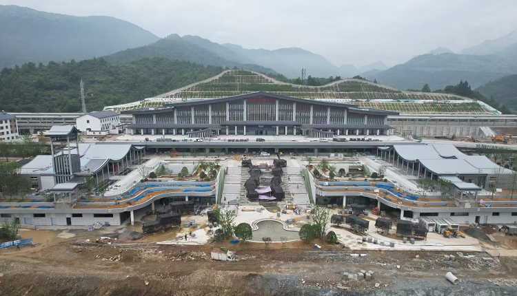 杭溫高鐵楠溪江站屋面YX25-330鋁鎂錳板，鈦鋅板